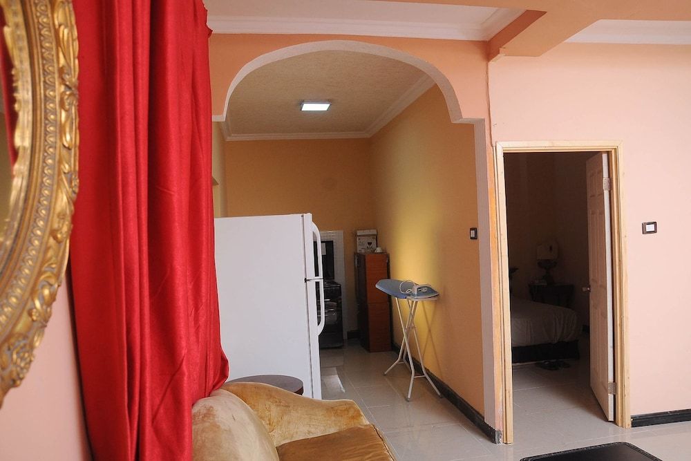 undefined Holly Wood Hotel 2