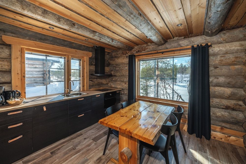 Wilderness Hotel Muotka & Igloos Riverside Log cabin 4