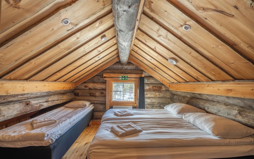 Wilderness Hotel Muotka & Igloos Riverside Log cabin 2