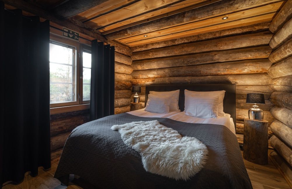 Wilderness Hotel Muotka & Igloos Riverside Log cabin