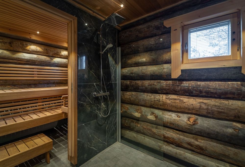 Wilderness Hotel Muotka & Igloos Riverside Log cabin 6