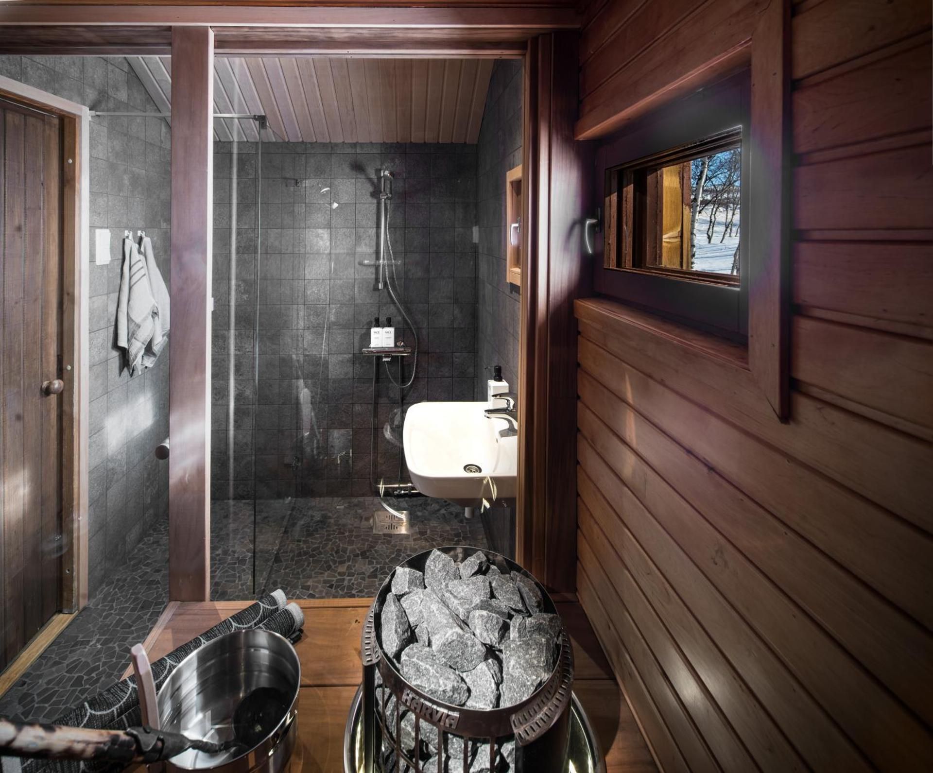 Chalet (6 Adults)
