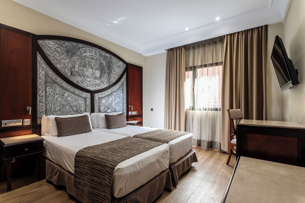 Petit Palace Arturo Soria Standard Double Room 9