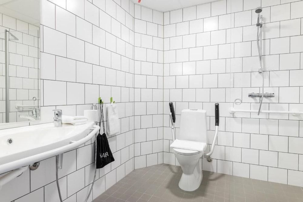 GreenStar Hotel Jyväskylä Standard Triple Room, Accessible, Kitchenette 5