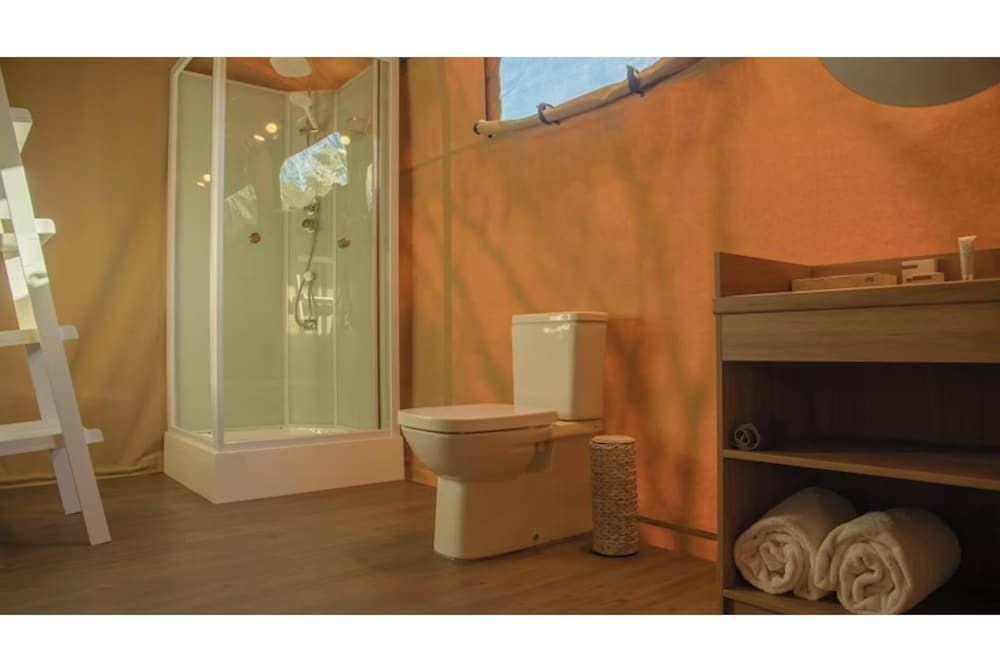 Discovery Resorts - Kings Canyon Glamping Tent - Couple 2