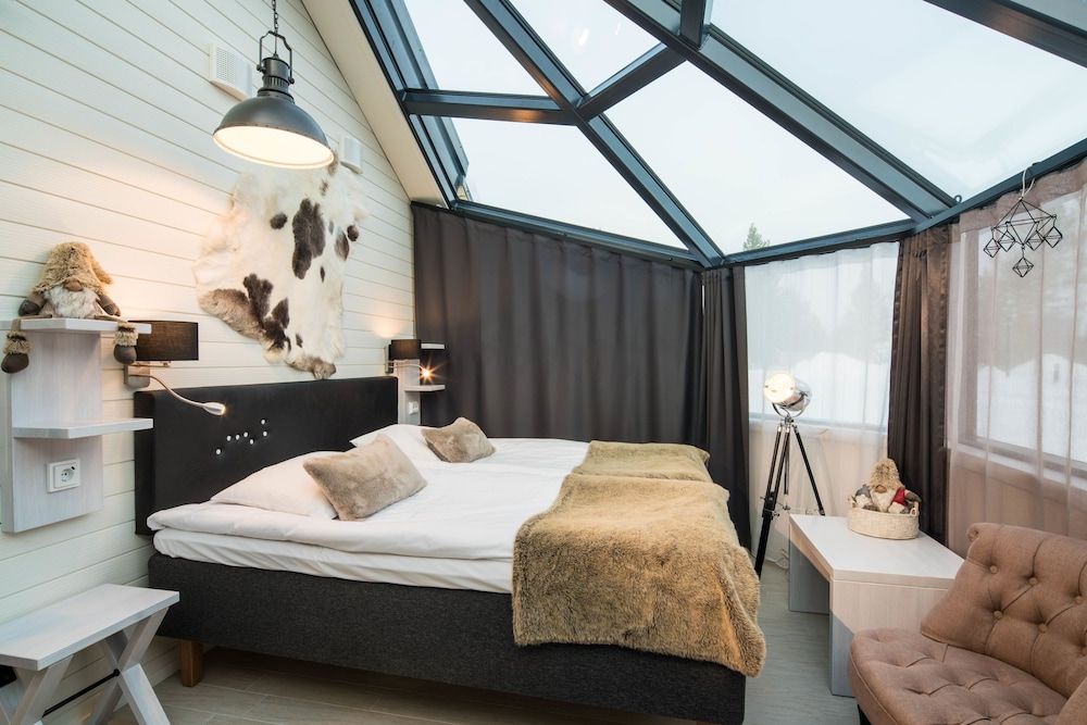 Santa's Igloos Arctic Circle Premium Igloo with outdoor hot tub