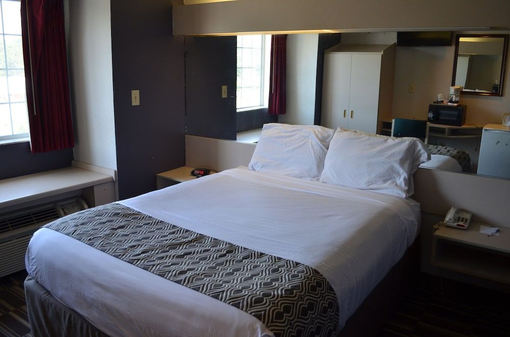 Suite, 1 Queen Bed (Jacuzzi)