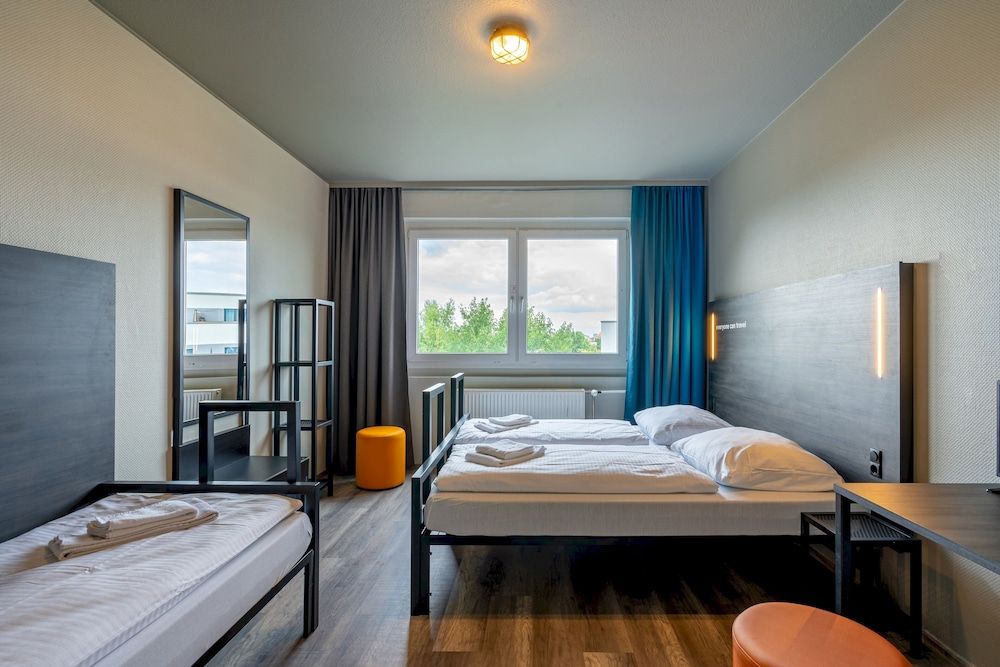 undefined a&o Berlin Kolumbus 2