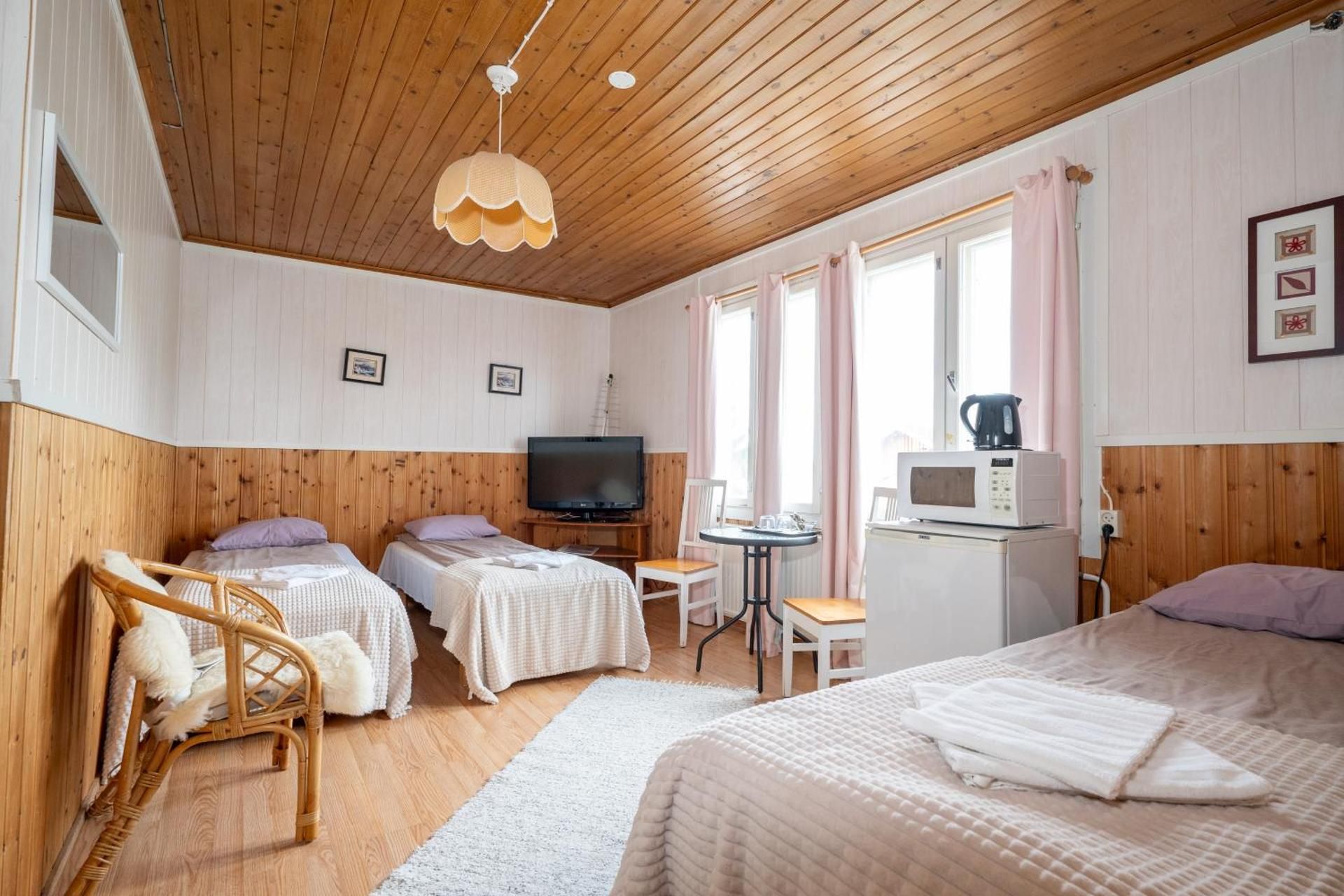 Economy Triple Room with Shared Bathroom