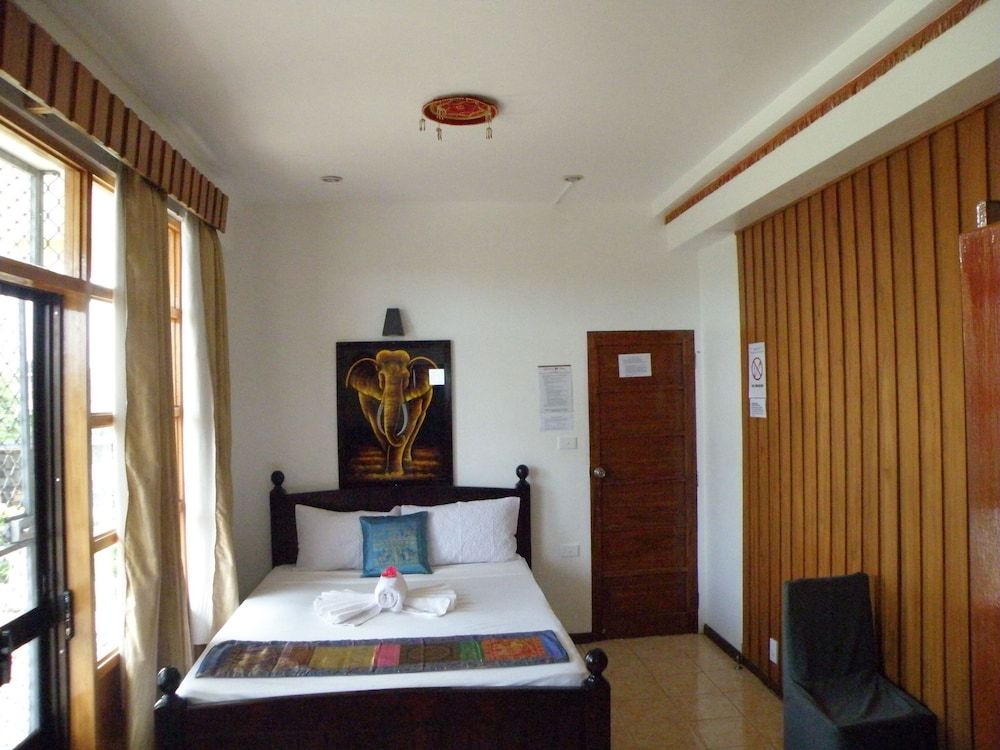 Tagimoucia House Hotel Executive Room 12