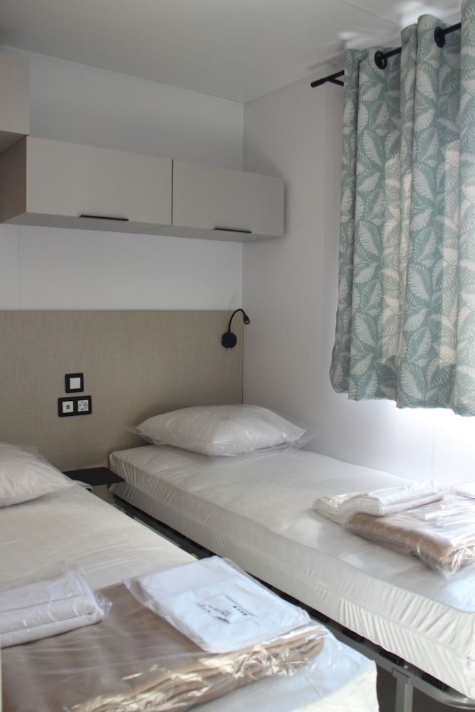 Deluxe Mobile Home, 3 Bedrooms, 2 Bathrooms