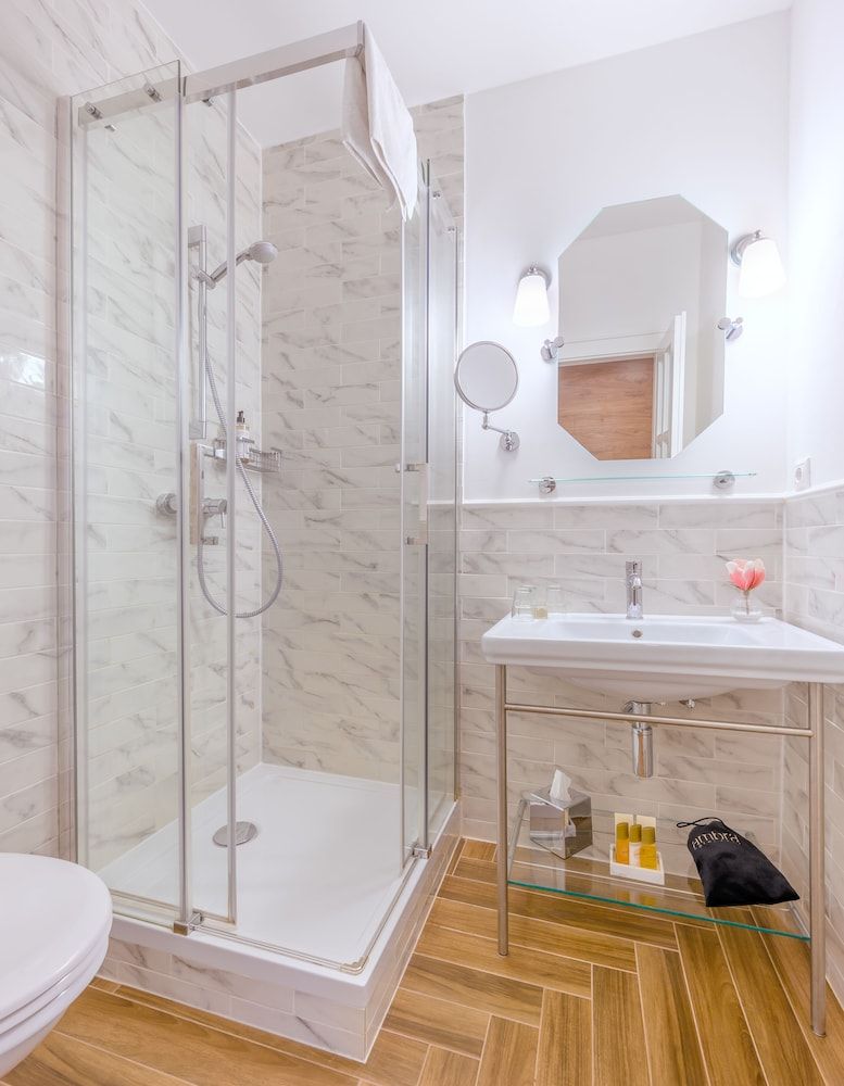 Ambra Hotel Standard Room 6