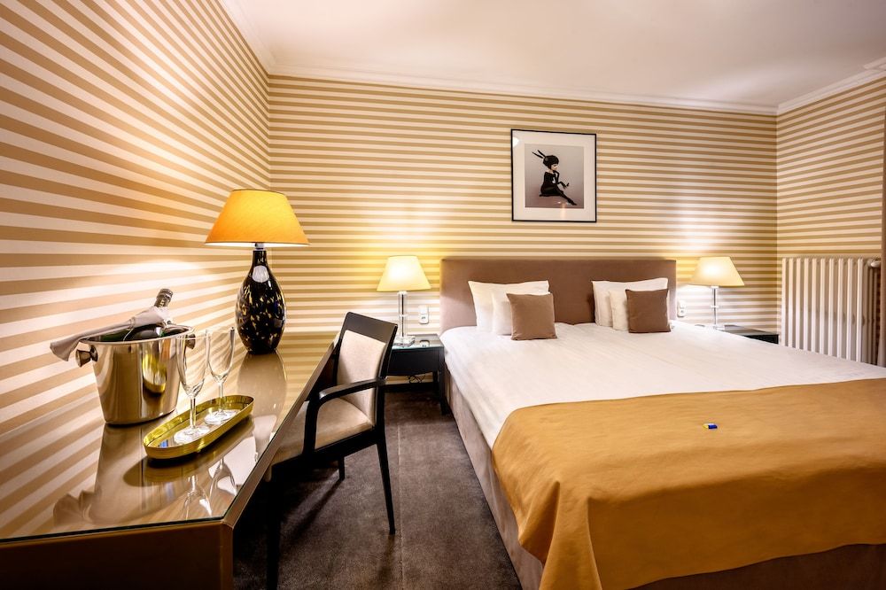 Ambra Hotel Standard Room 4