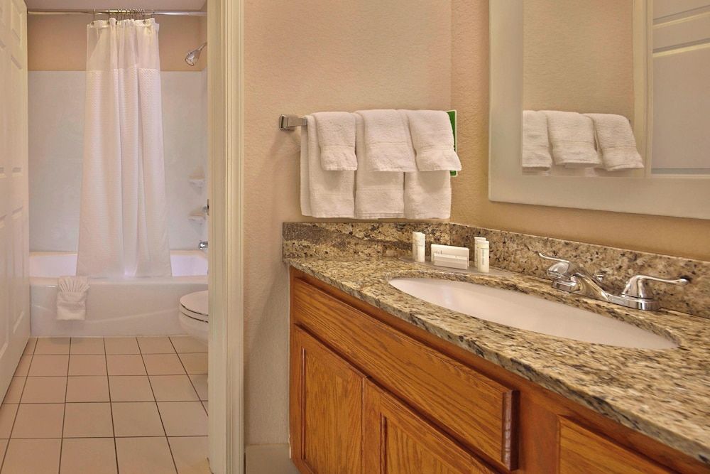 Suite, 2 Bedrooms (Mobility/Hearing Accessible, Tub)
