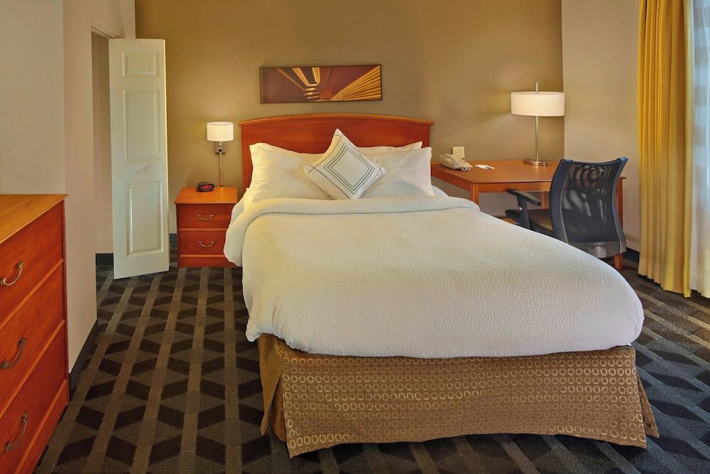 Suite, 2 Bedrooms (Mobility/Hearing Accessible, Tub)