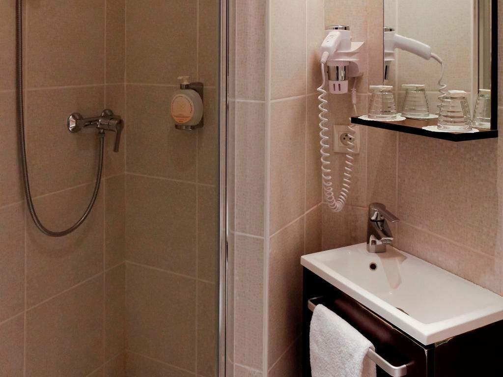 Hotel Du Dauphin Classic Double Room 3