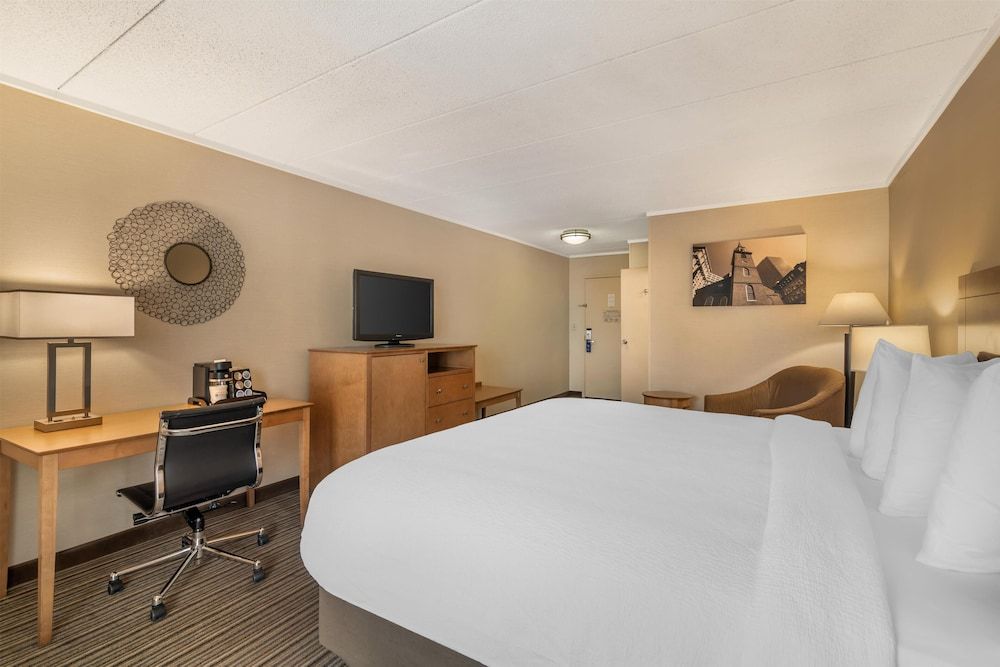 Standard Room, 1 King Bed, Non Smoking, Balcony