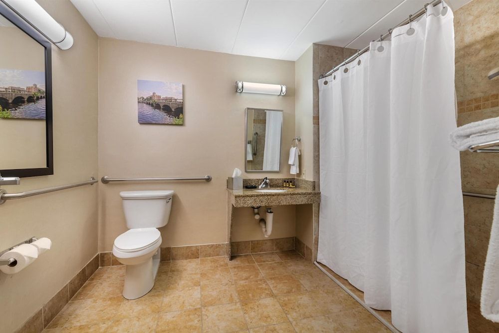 Best Western Plus Waltham Boston Standard Room, 2 Double Beds, Accessible, Refrigerator & Microwave 4