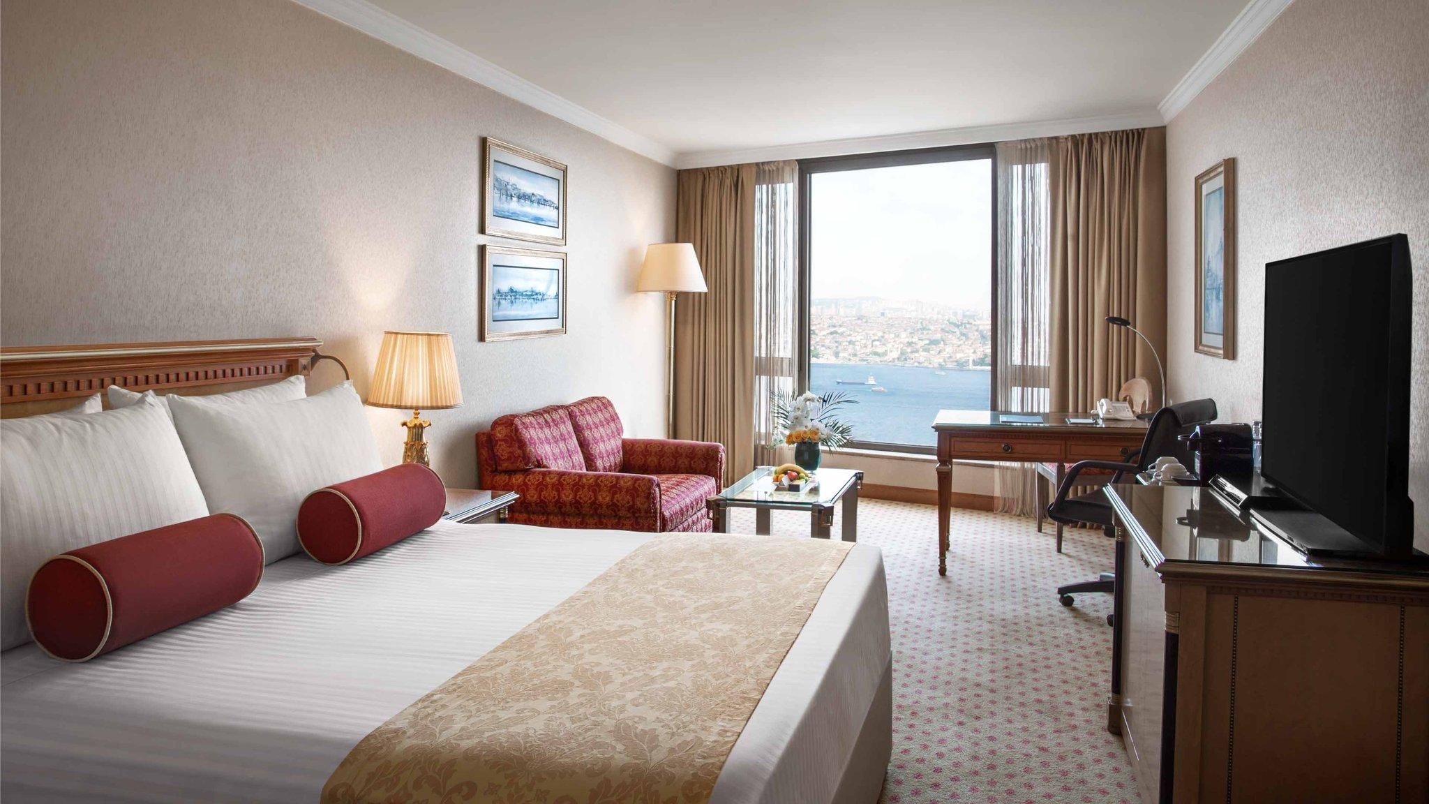 1 King Premium Sea View Smoking Lounge Access