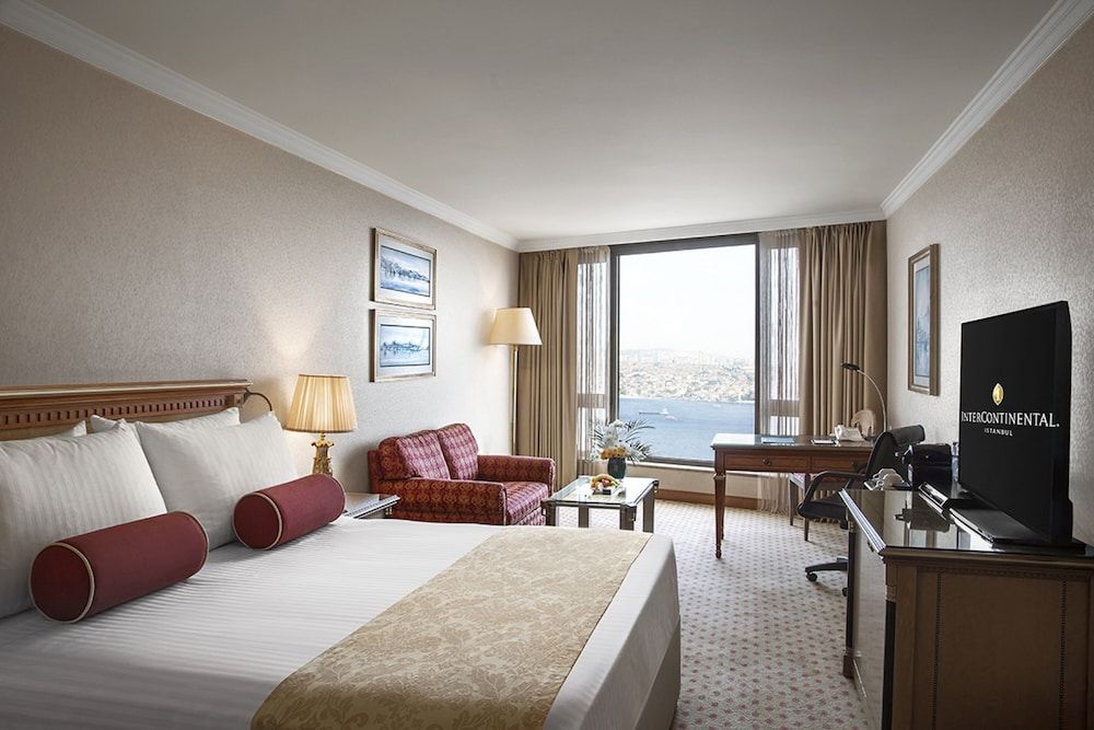 Premium Room, 1 King Bed, Smoking, Sea View (Club Lounge Access)