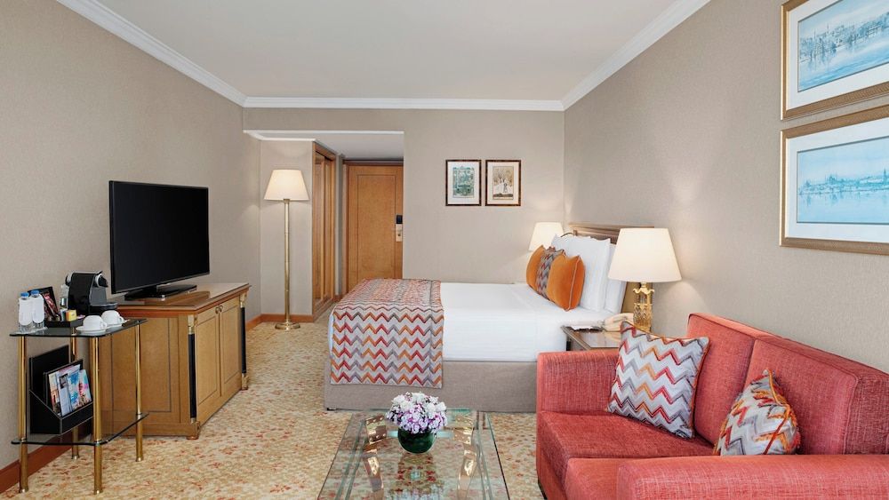 Premium Room, 1 King Bed, Smoking, City View (Club Lounge Access)