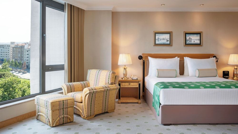 Junior Suite, 1 King Bed, City View