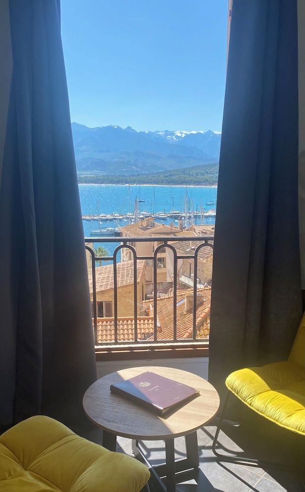 Grand Comfort Room, sea side