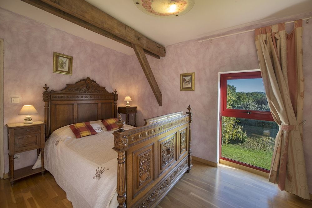 House, 5 Bedrooms (La Tabatiere classé 4*)