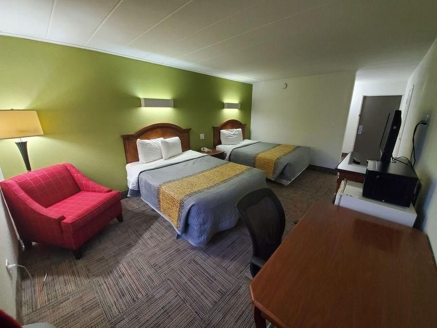 Queen Room with Two Queen Beds-Non-Smoking