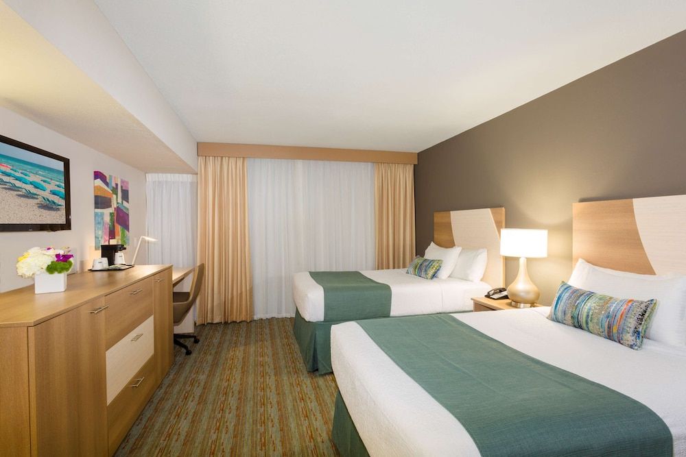 Best Western Plus Atlantic Beach Resort Standard Room, 2 Double Beds, Non Smoking, Refrigerator 3