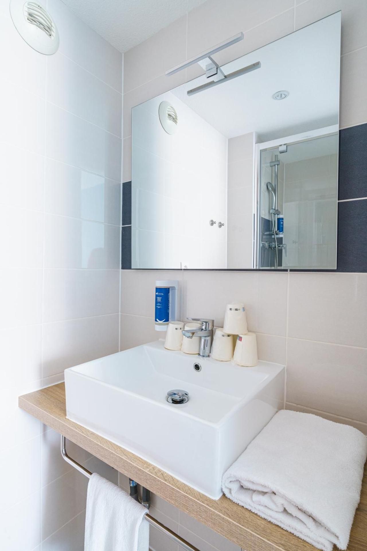 Brit Hotel Confort Manosque Cadarache Single Room 3