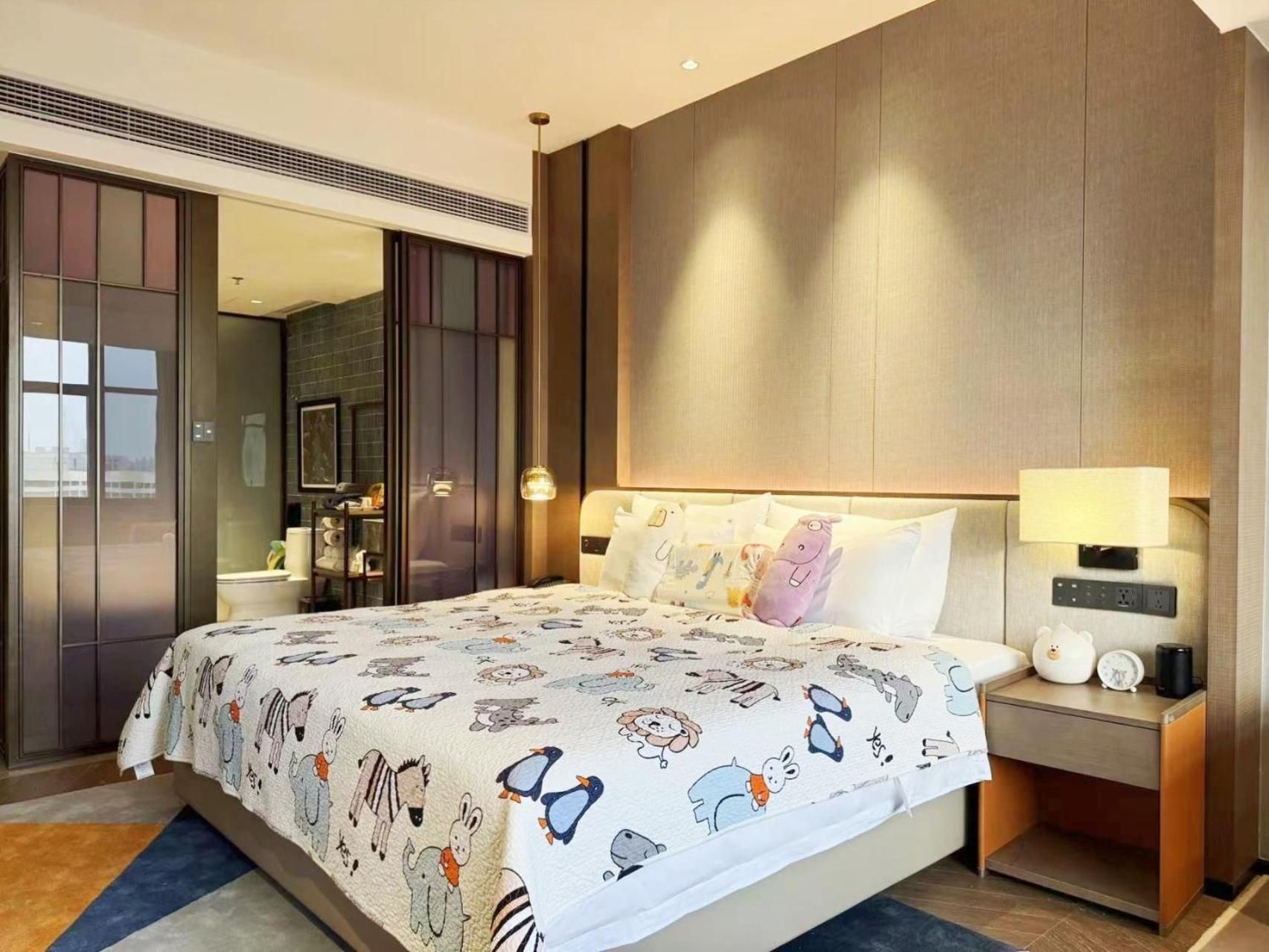 Family-friendly King Bed Room