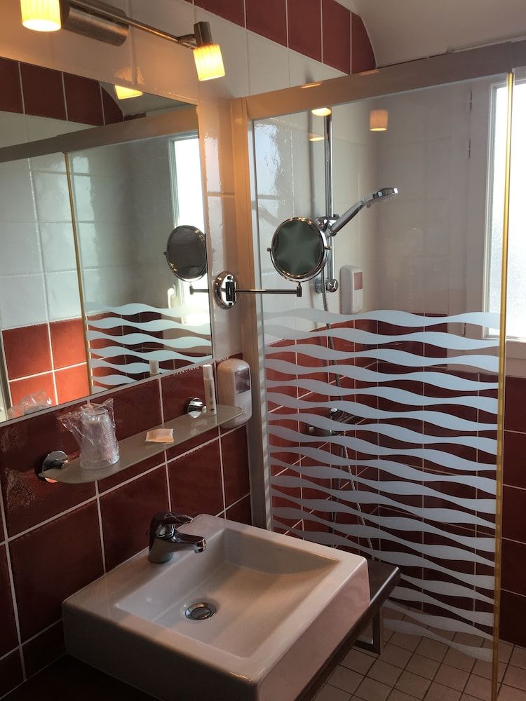 Brit Hotel Des Halles Comfort Room 4