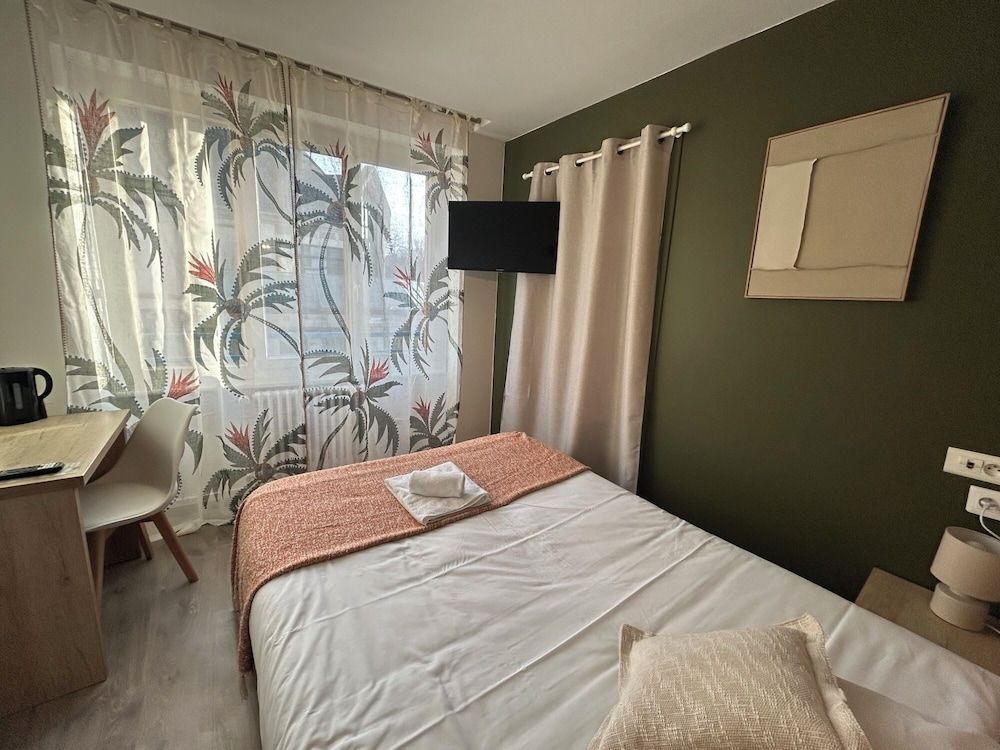 Brit Hotel Des Halles Single Room 3