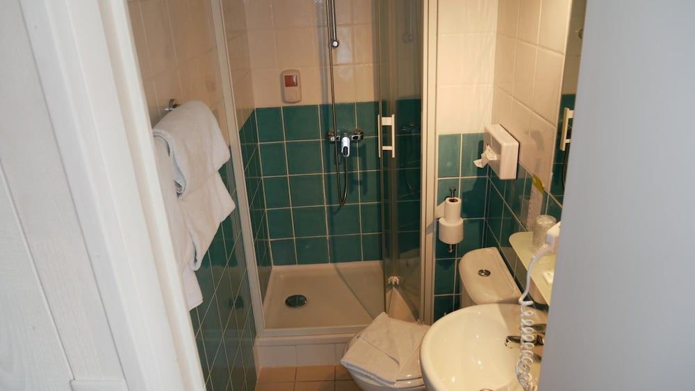 Brit Hotel Des Halles Single Room 5