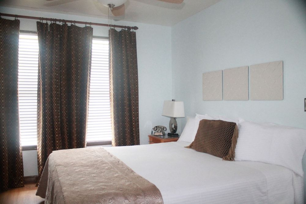 Boulder Dam Hotel Standard, One King Bed 2