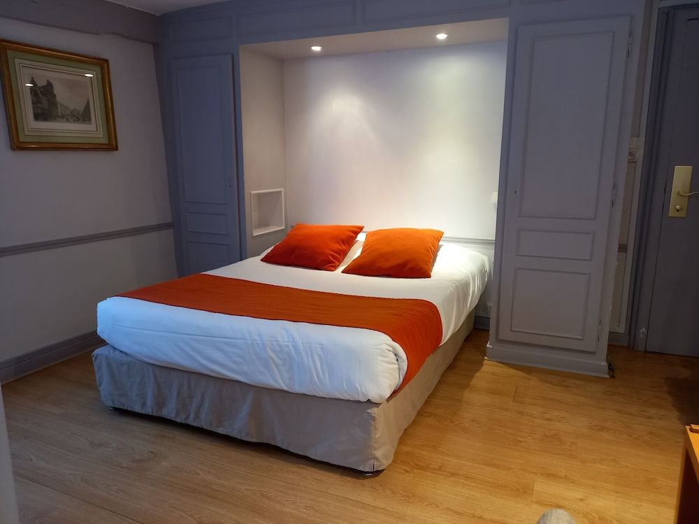 Brit Hotel Les Comtes de Champagne Centre Historique Standard Double Room (Hôtel) 2