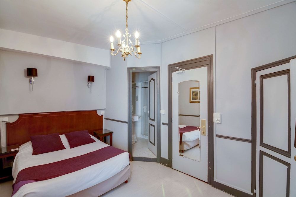 Brit Hotel Les Comtes de Champagne Centre Historique Standard Double Room (Hôtel) 7