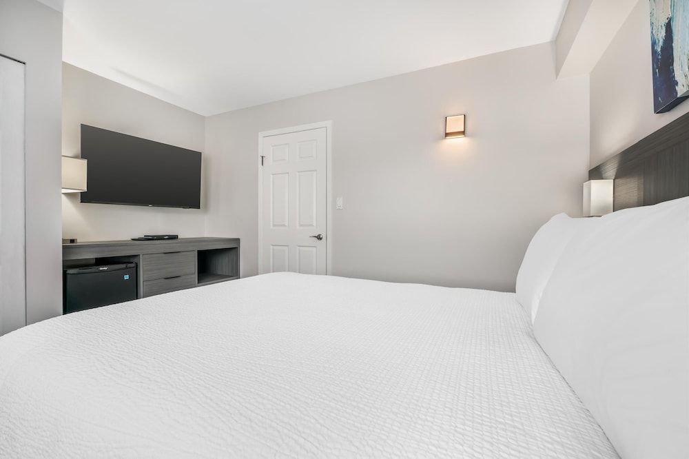 Suite, 1 Queen Bed, Non Smoking, Kitchen (with Single Sofabed, Full Kitchen)