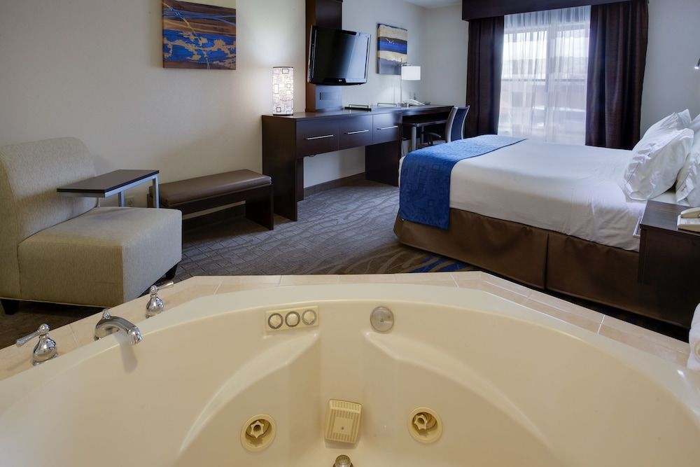 Suite, 1 King Bed, Jetted Tub (Whirlpool)