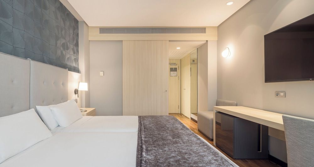 Hotel ILUNION Pio XII Double Room 5