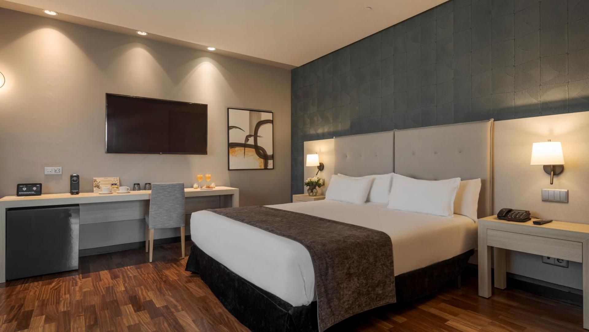 undefined Hotel ILUNION Pio XII 4
