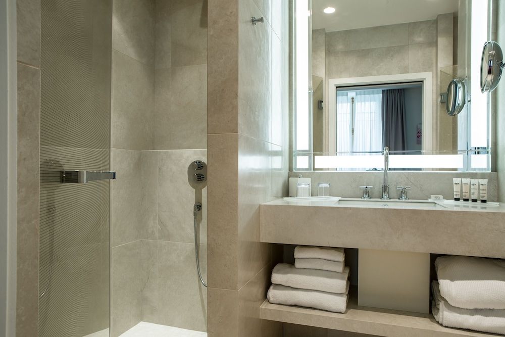 Fauchon L'Hotel Paris Classic Double or Twin Room 3