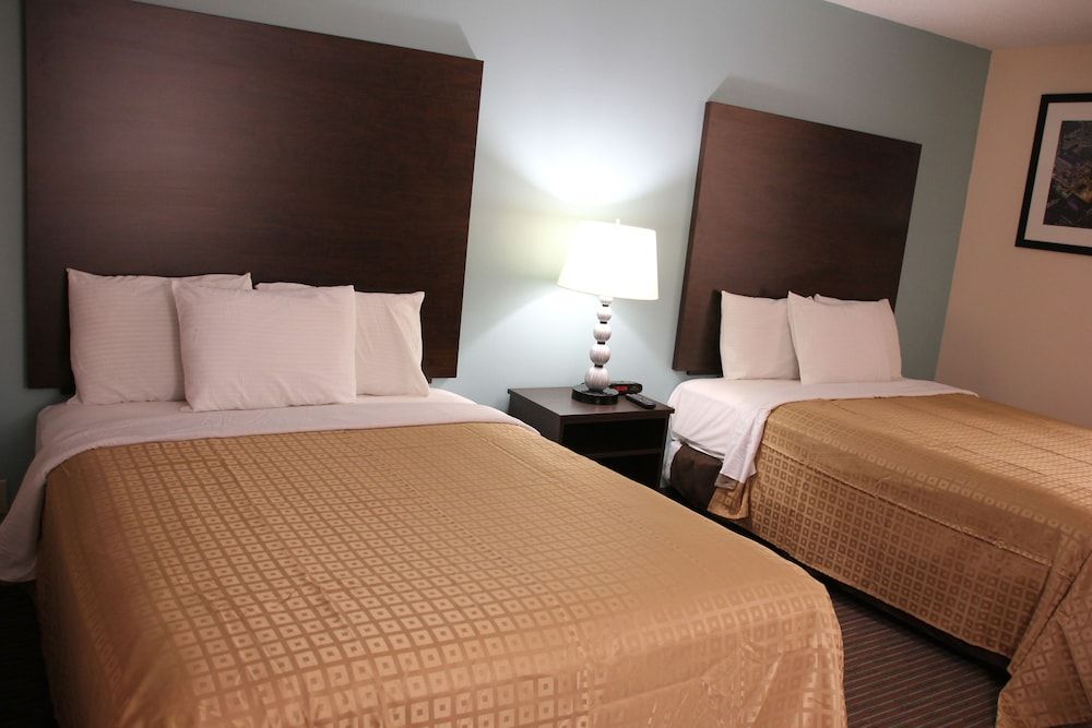 Sterling Inn Niagara Falls near IAG Airport Standard Room, 2 Queen Beds 2