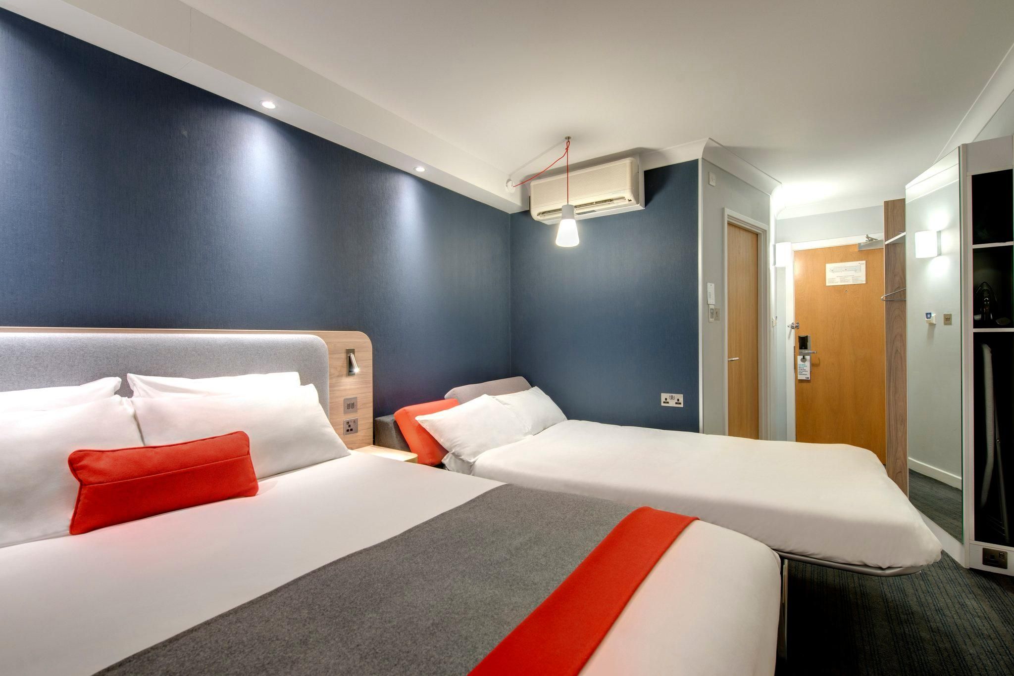 1 Double Standard Sofa Bed with Free Hot Breakfast