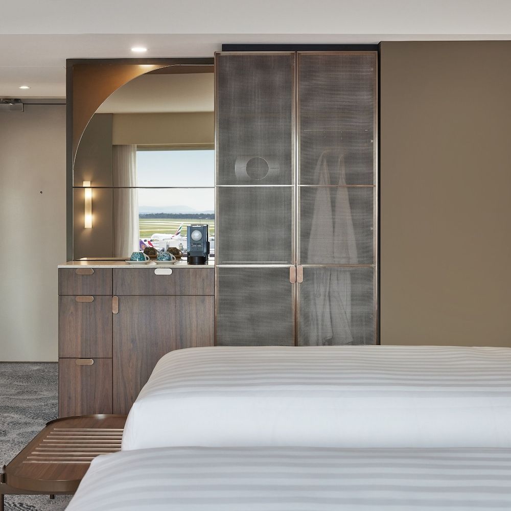 Deluxe Twin Room - Runway View