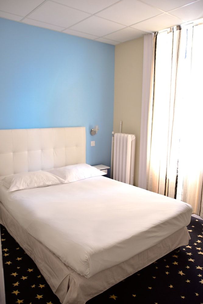 Hôtel Le Comty Comfort Double Room, 1 Queen Bed, Non Smoking, Balcony 2