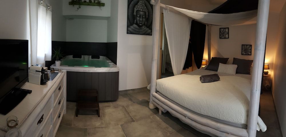 Double Room (Bambou)