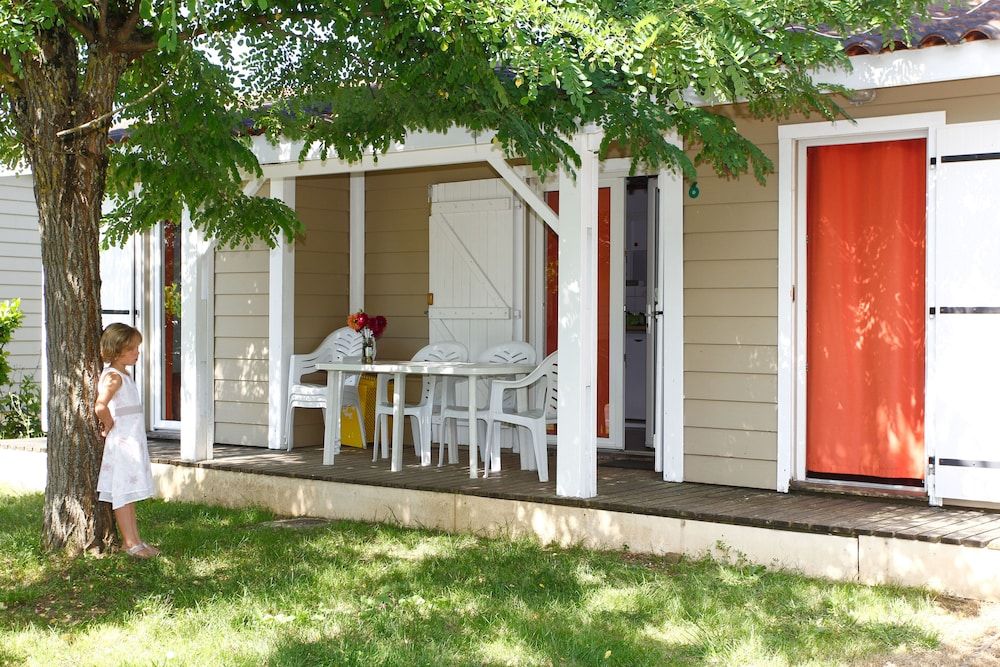Chalet (Festival Des Lanternes 2)