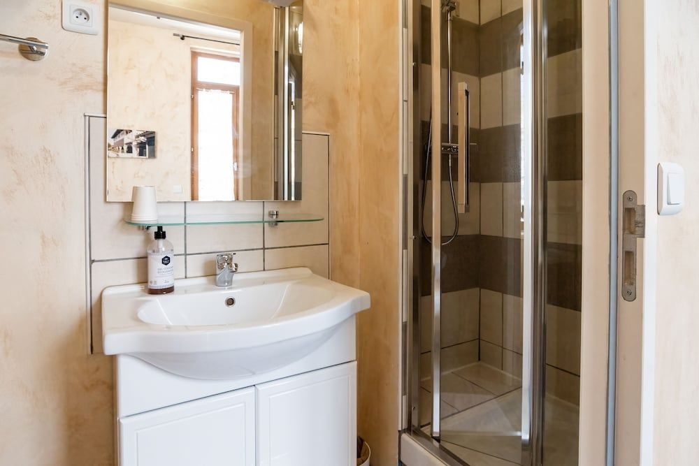 Hôtel de la Gare Double Room 13